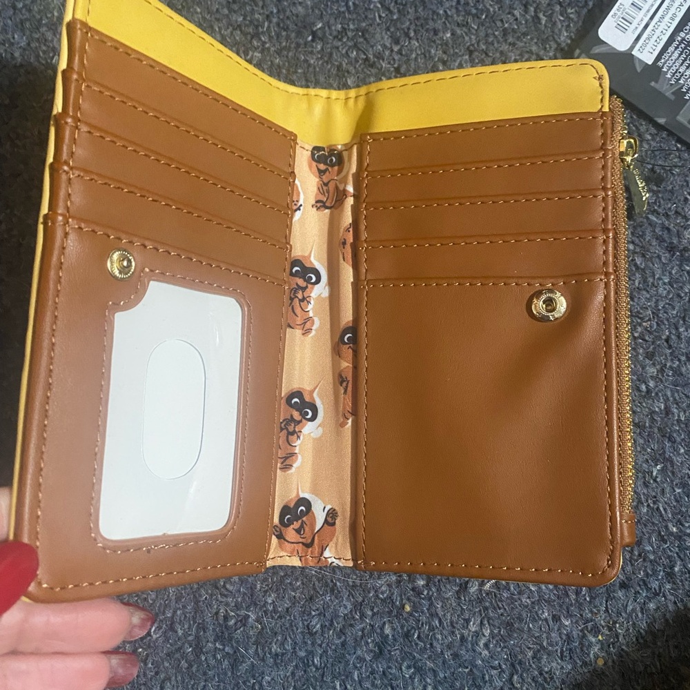 Loungefly Pixar Kids Wallet - Yellow and Brown incredibles New! - Picture 2 of 4